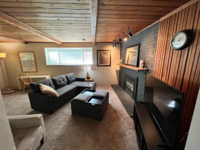 Spacious Retreat w/ Hot Tub. Perfect for Families